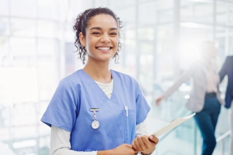 Une jeune femme médecin