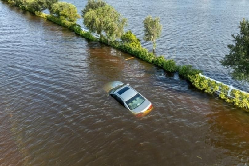 Une voiture innondée