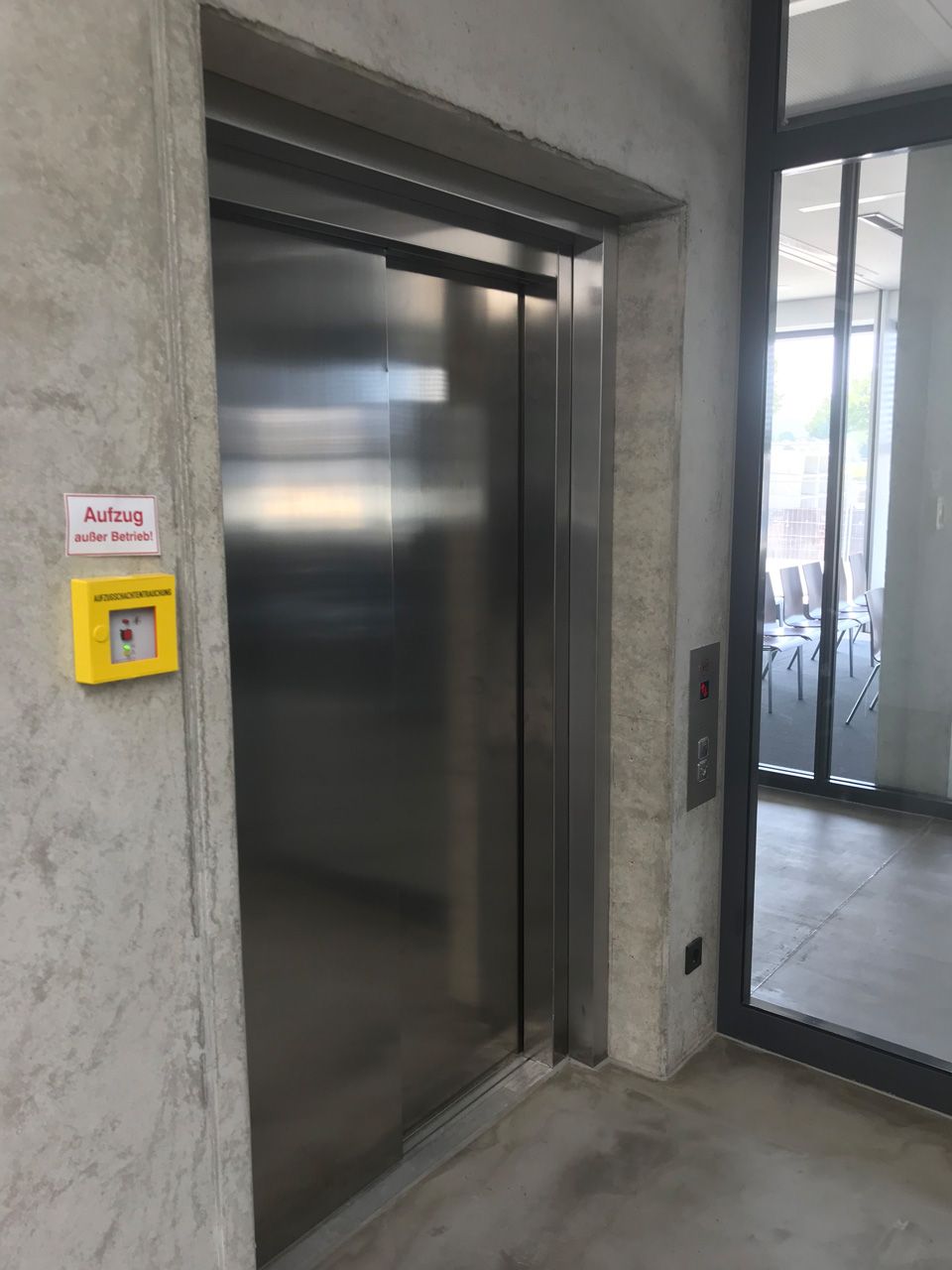 Aufzugs- und Schachtentrauchung