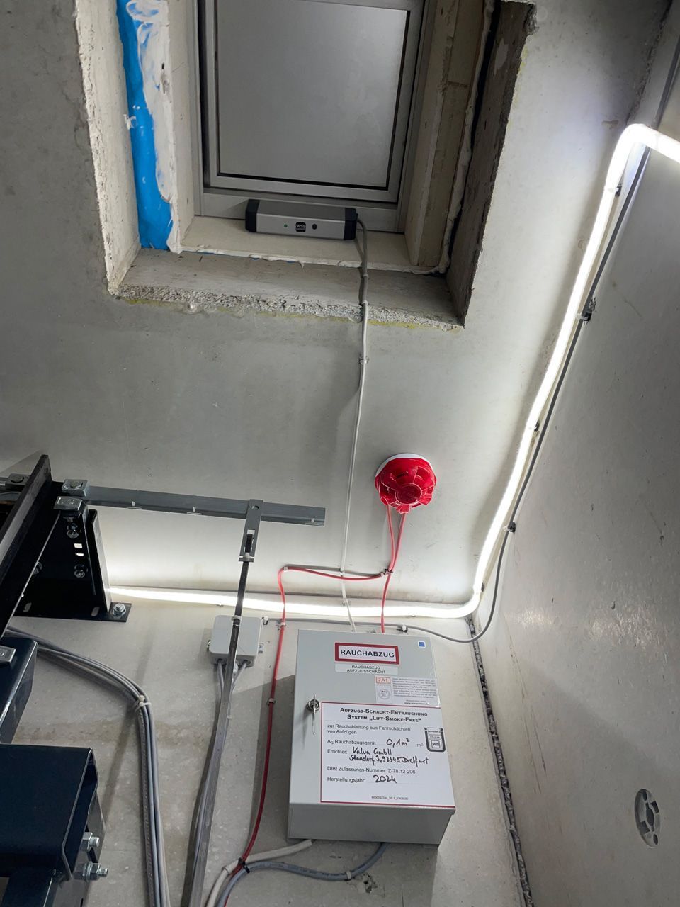 Aufzugs- und Schachtentrauchung