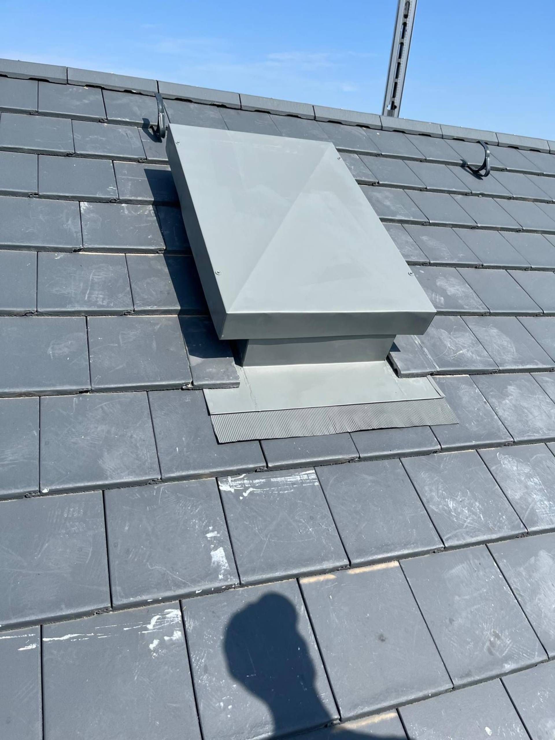 Rauchabzugsanlage auf einem Dach