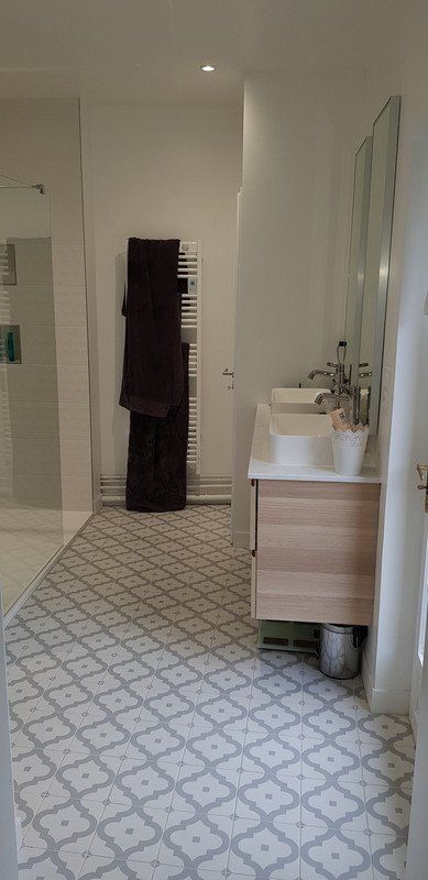 pose de carreaux de ciment