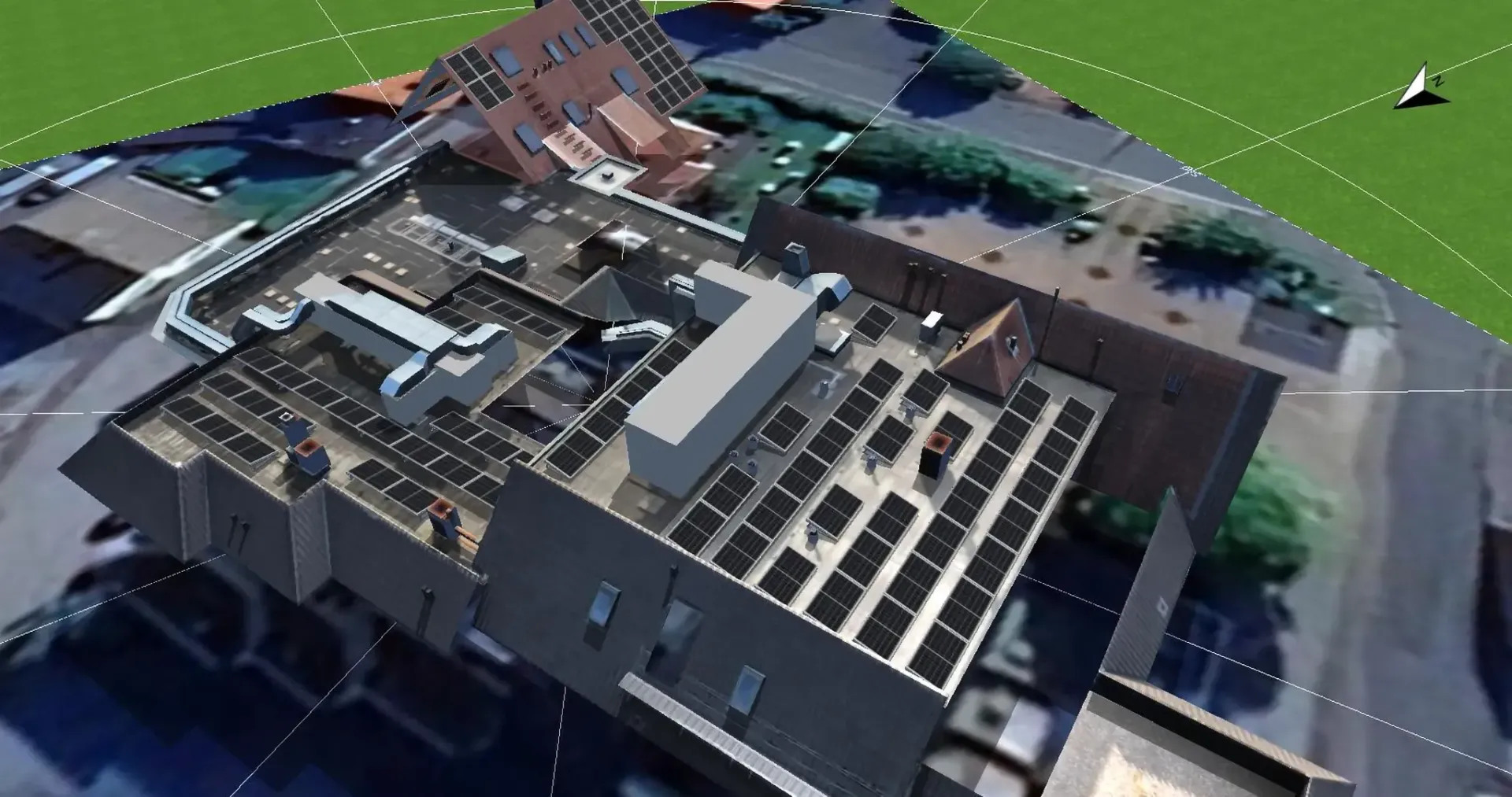 3D-Modell eines Gebäudes mit Solarpaneelen auf dem Dach, aus einem bestimmten Winkel betrachtet. Grüne und graue Farbtöne dominieren.