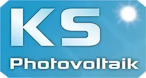 KS Photovoltaik-Logo, blauer Hintergrund, helle Sonne, weißer Text.