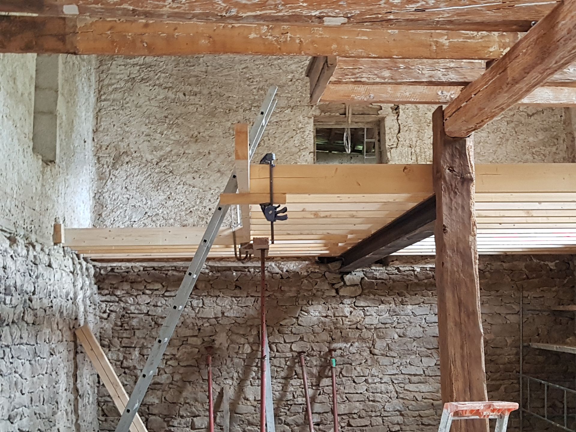 Combles en cours d'aménagement, suite du chantier