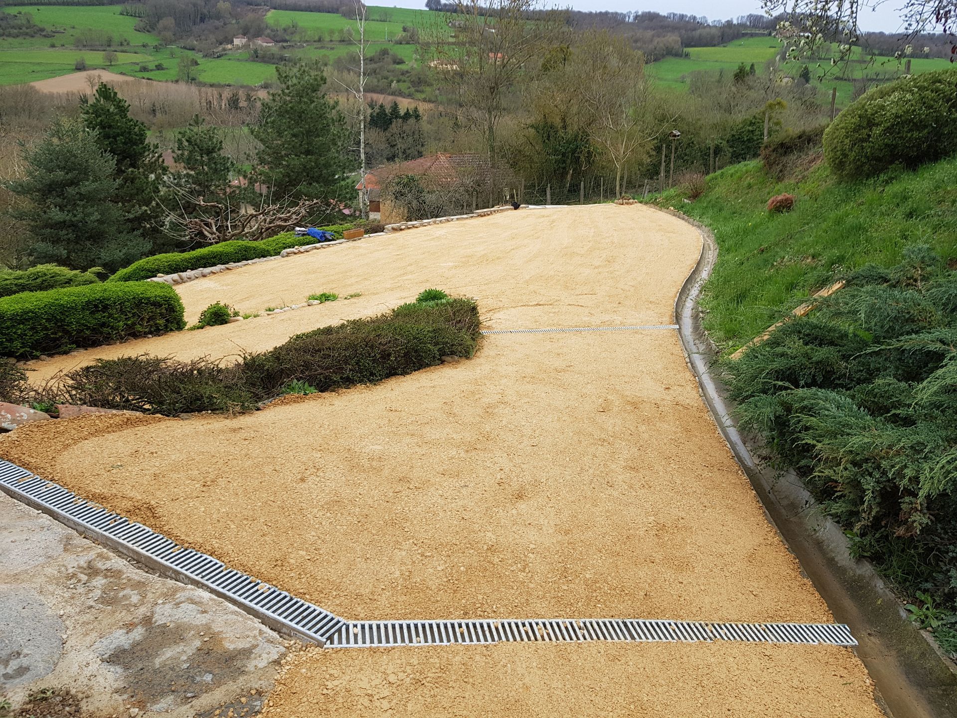 Gravillonnage dans une cour privative