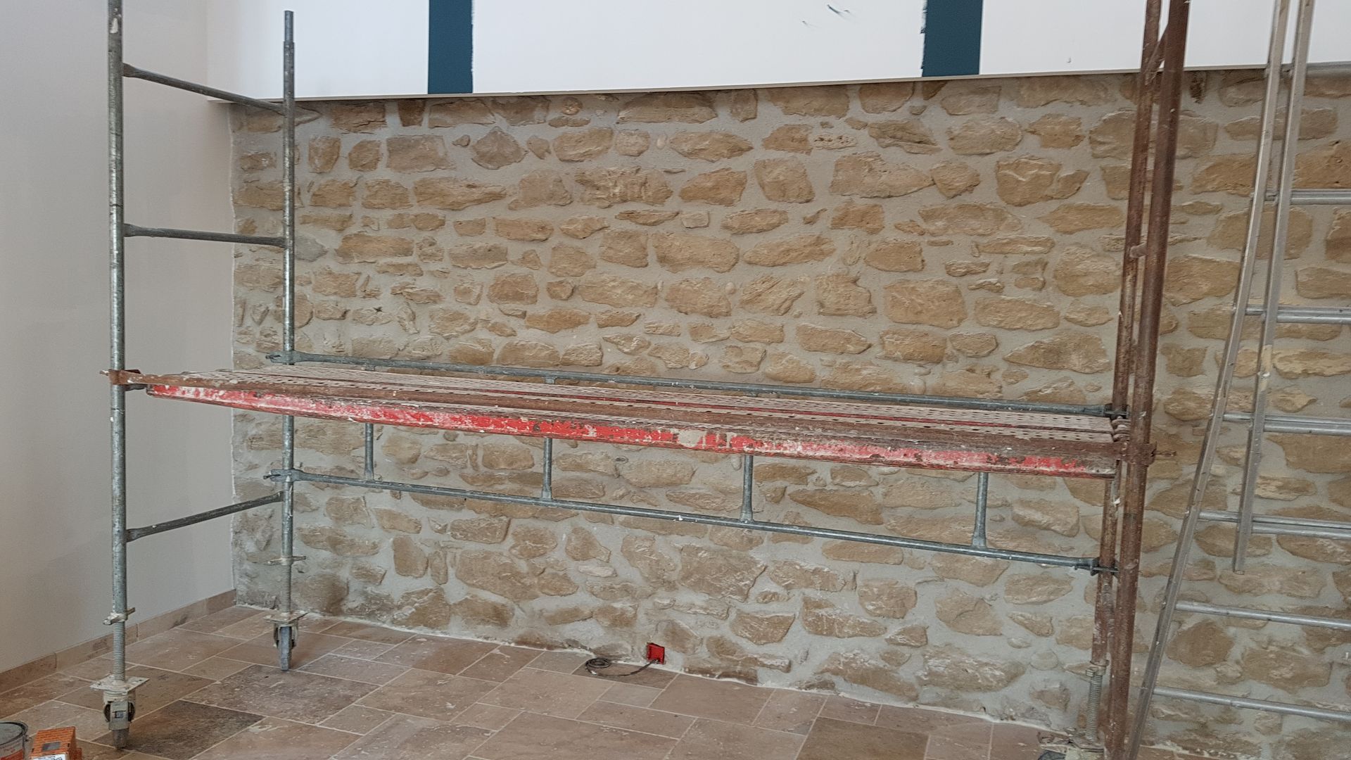 Mur avec joints à la chaux