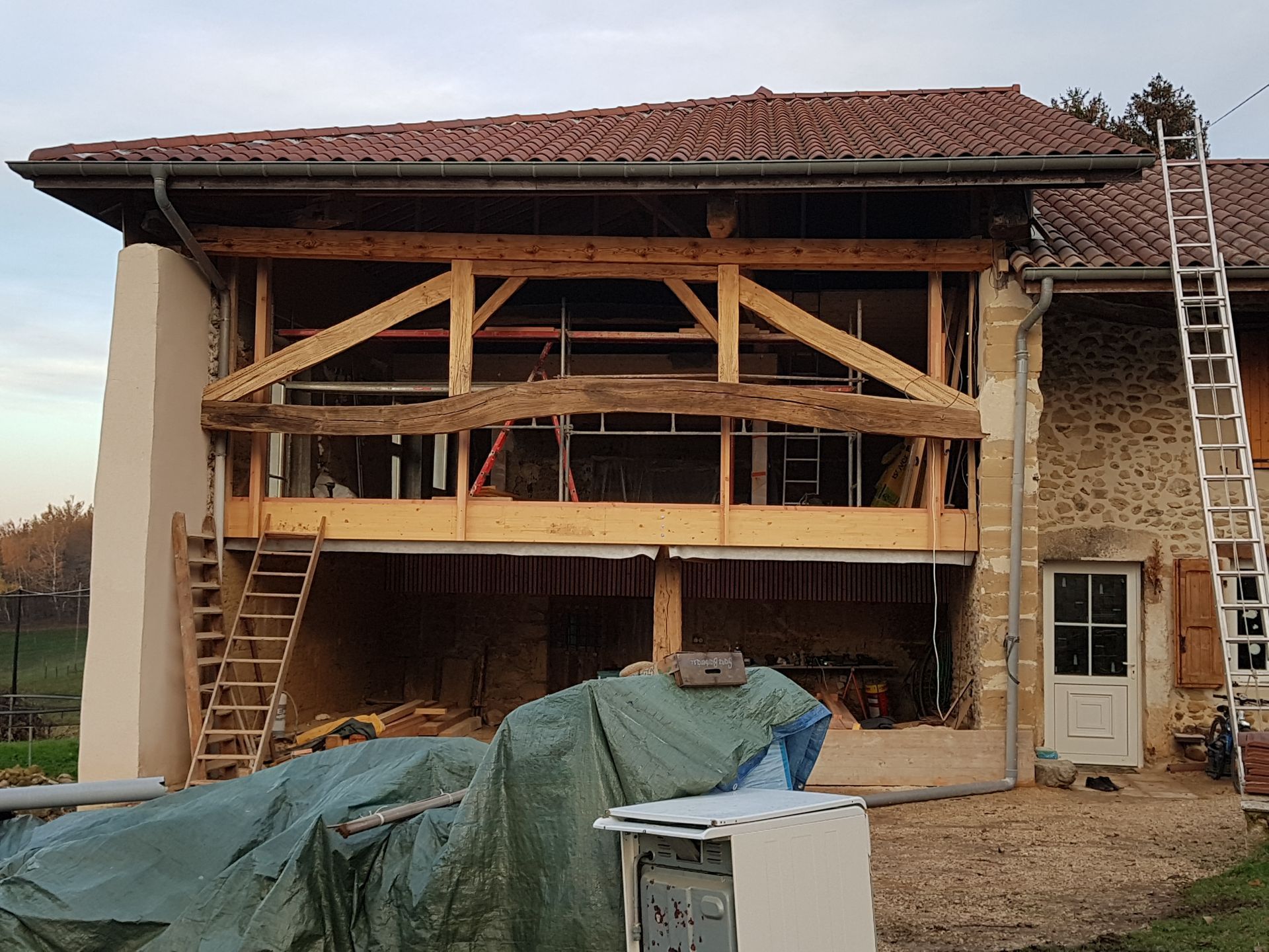 Rénovation d'un étage de maison, avant la pose de vitrages