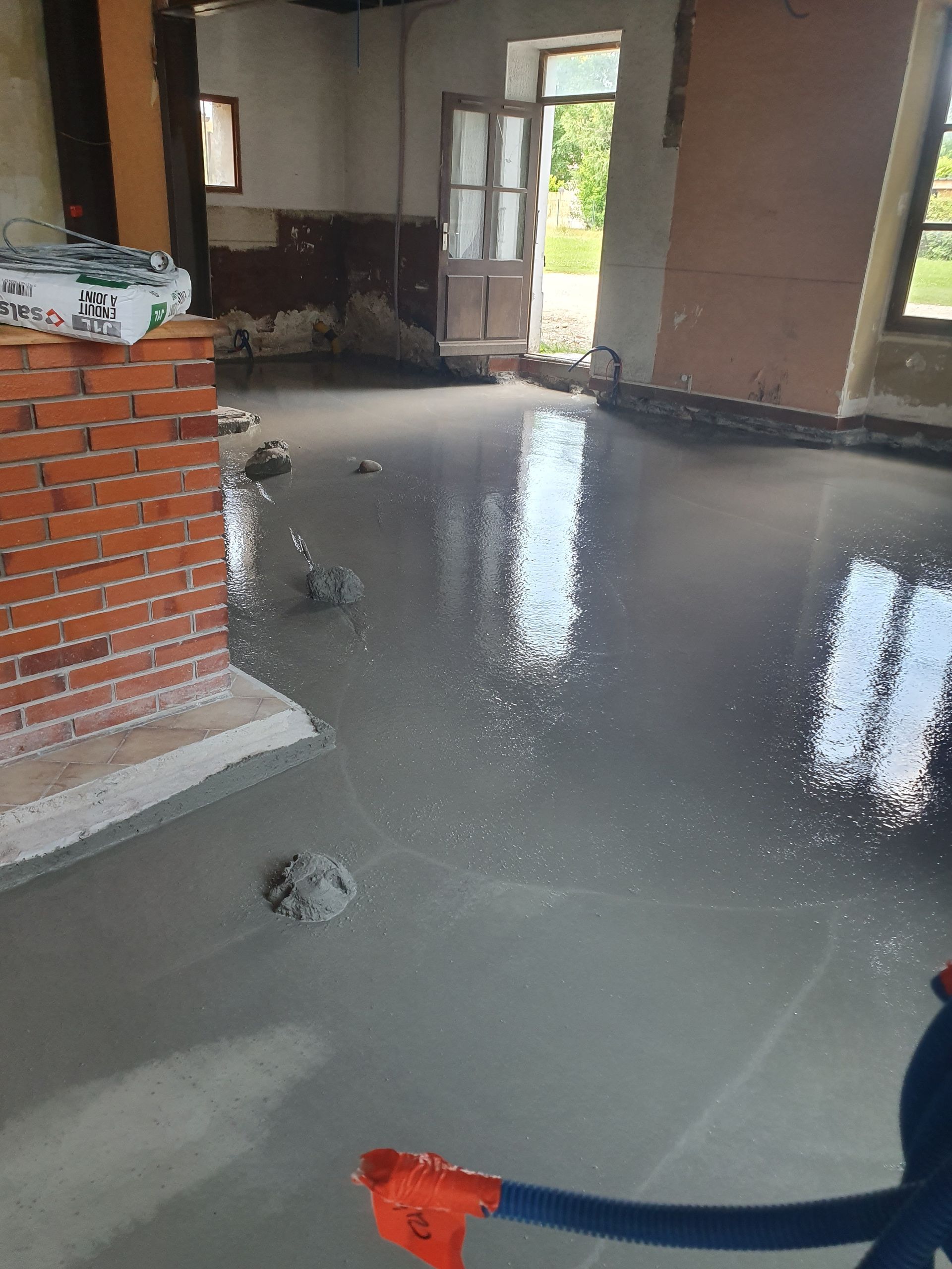 Sol en béton juste coulé