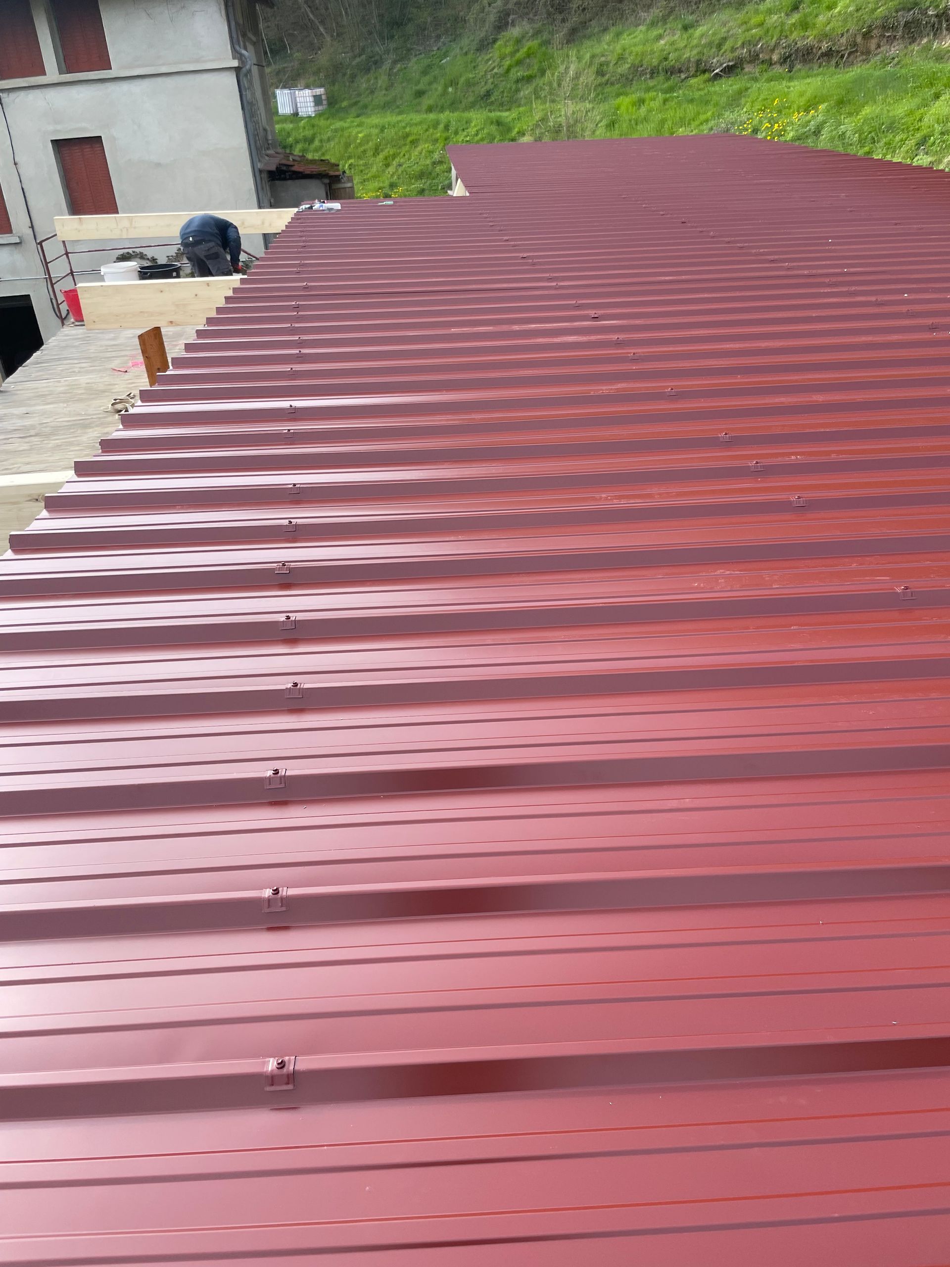 Toit en bac acier rouge