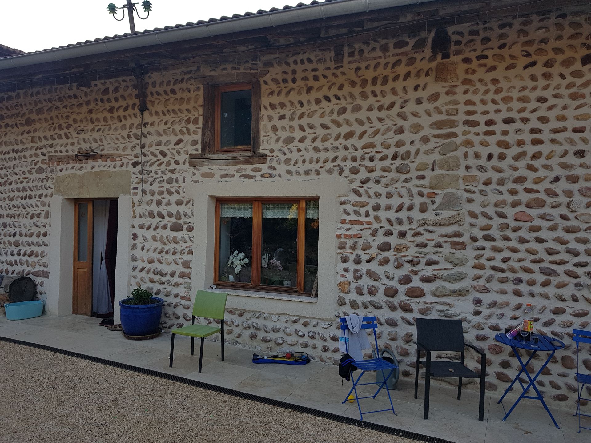 Mur de façade en pierres