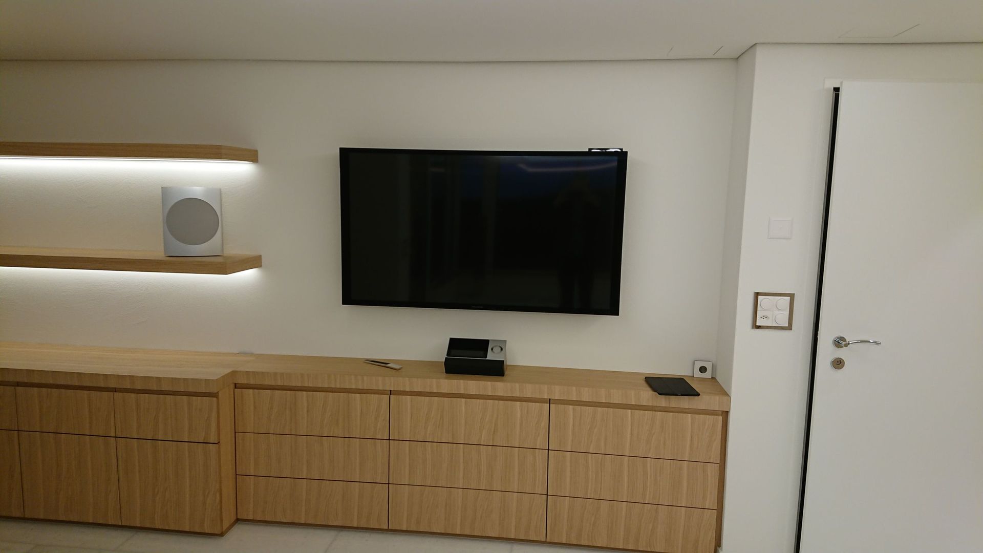 Kundenreferenz BeoVision Avant 55 Schwenkbar - Felix Martin Lachen