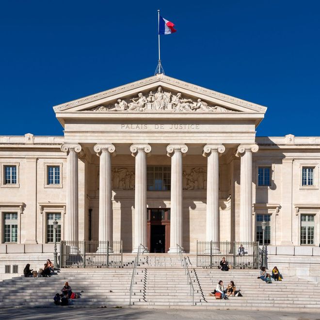 Devanture du Palais de justice de Marseille.