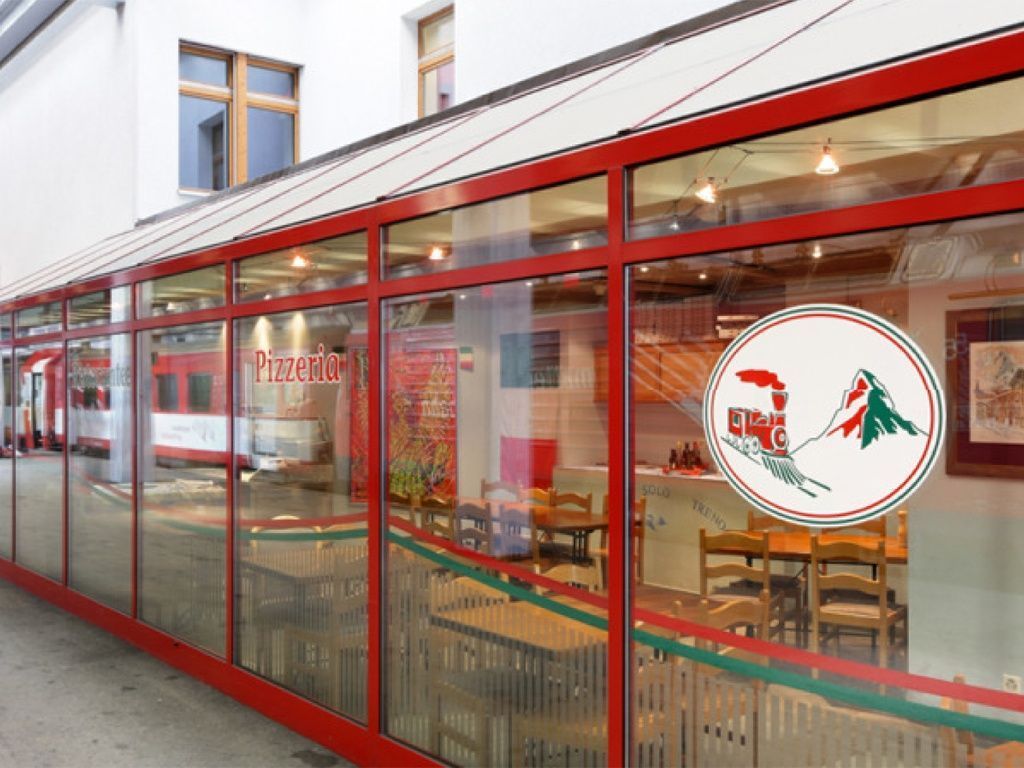 Restaurant auf der Seite der matterhon gotthard bahn