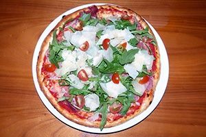 Hausgemachte italienische Pizza