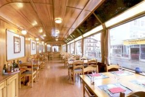 Panorama carriage as restaurant dining room