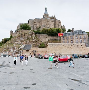 Parking au pied du Mont-Saint-Michel