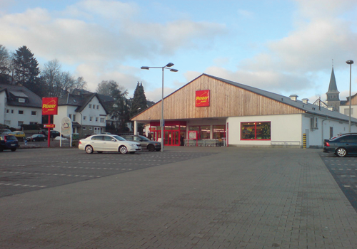 Tiefbau Lemm GmbH, gepflasterte Parkfläche des Penny-Marktes in Kürten-Biesfeld