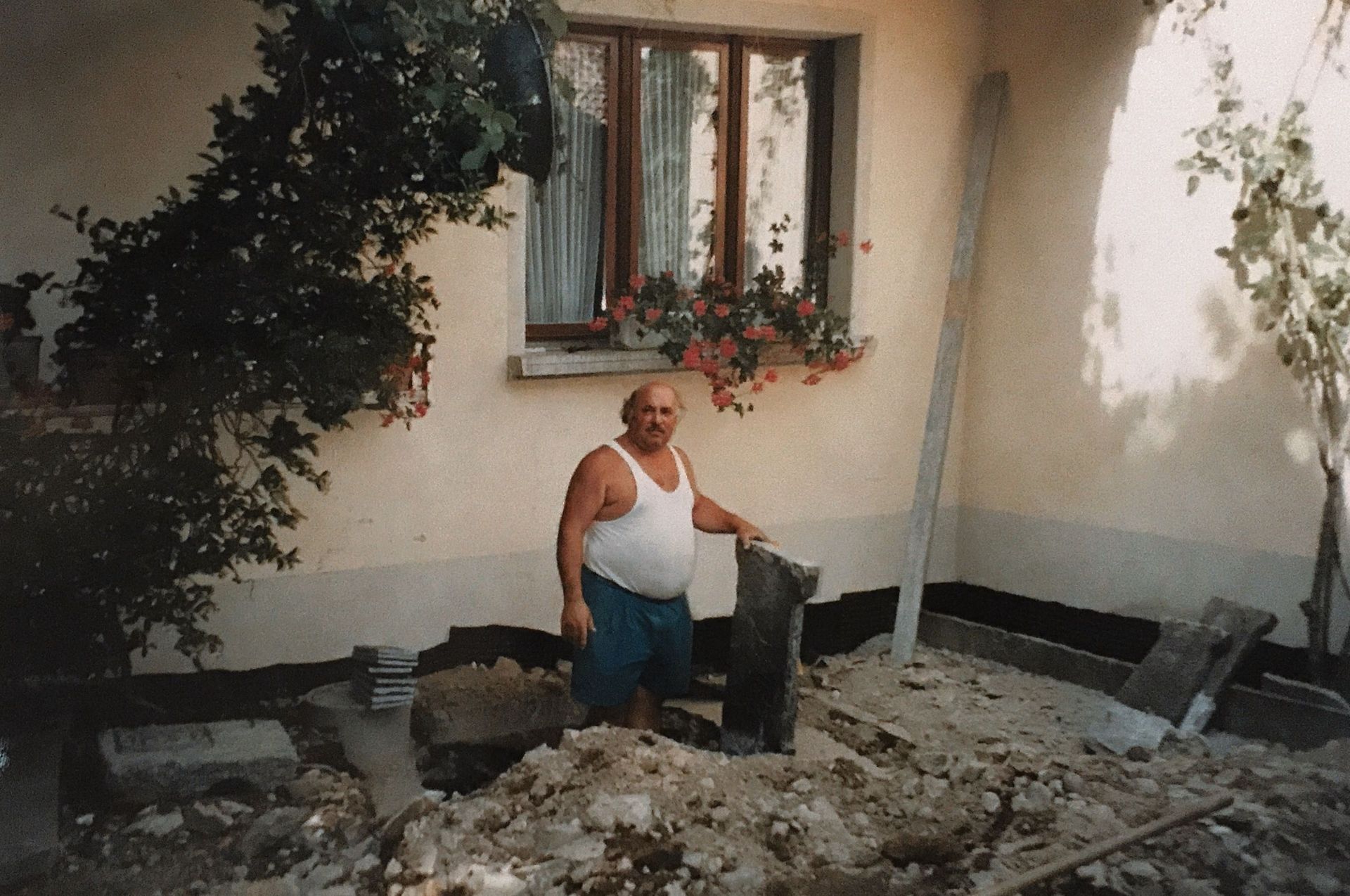 Nene anni '90 - istallazione tavolo di sasso