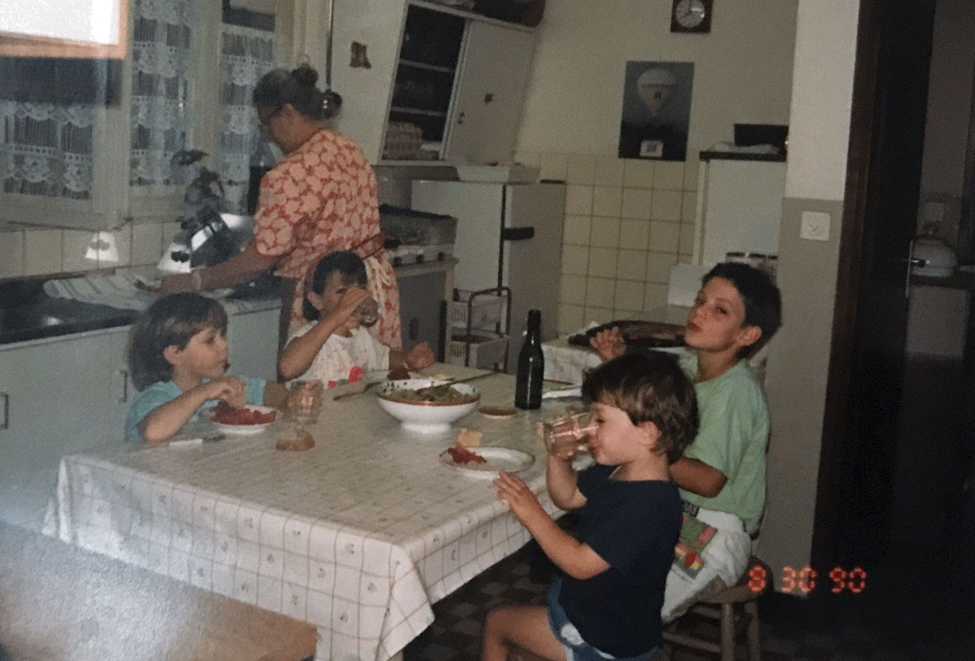 colazione in cucina 4° generazione anni '90