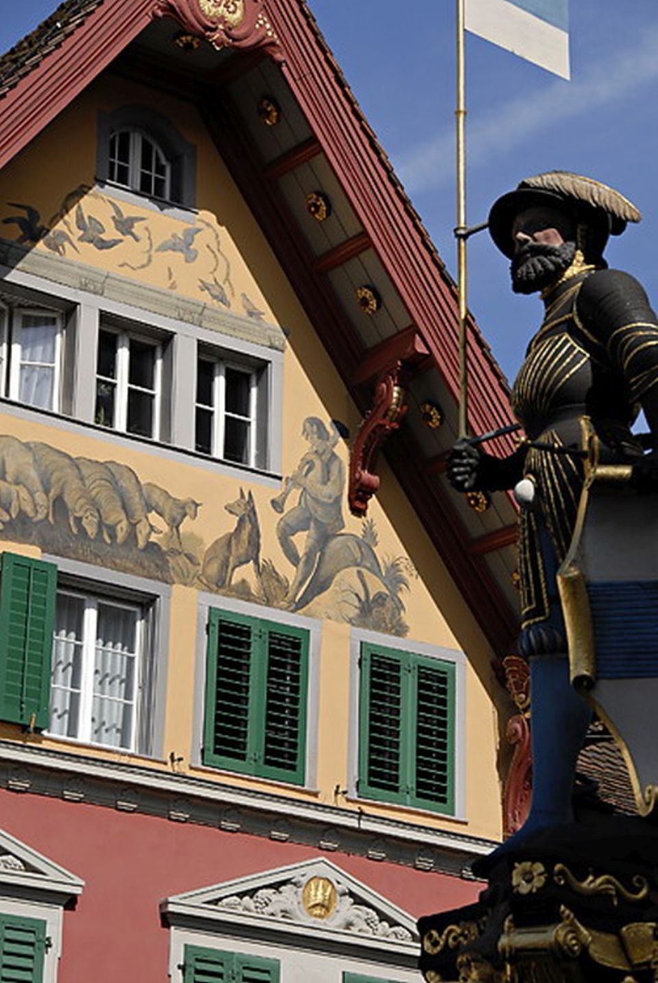 denkmalgeschütztes Gebäude nach Renovation durch Malergeschäft Farbklaenge Bühlmann GmbH