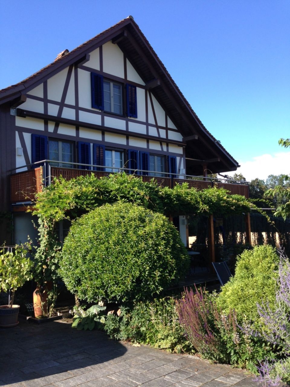 Fachwerkhaus nach Renovierung durch Malergeschäft Farbklaenge Bühlmann GmbH