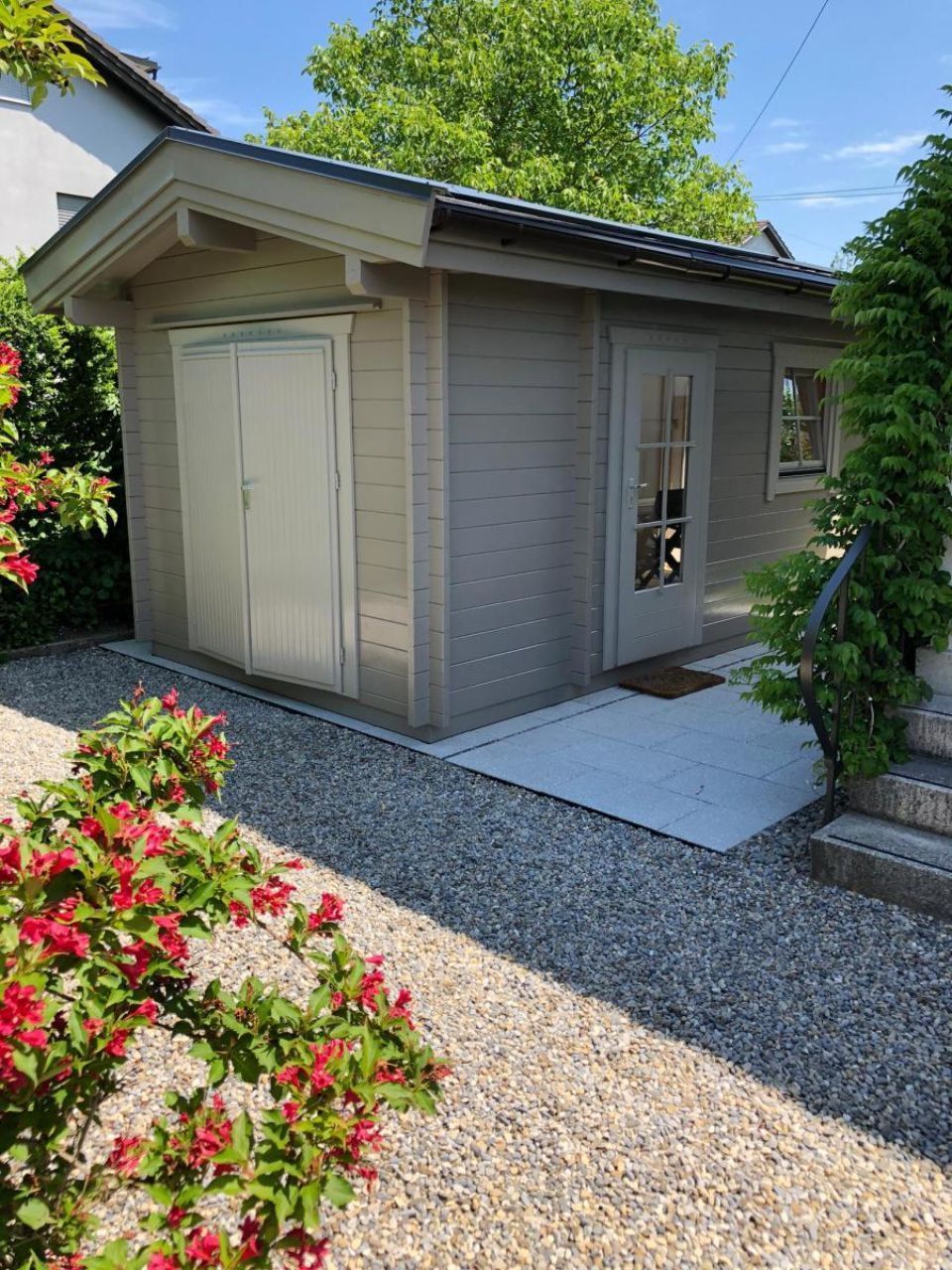 Gartenhütte nach Renovation durch Malergeschäft Farbklaenge Bühlmann GmbH