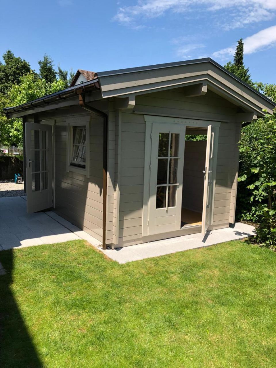 Gartenhütte nach Renovation durch Malergeschäft Farbklaenge Bühlmann GmbH