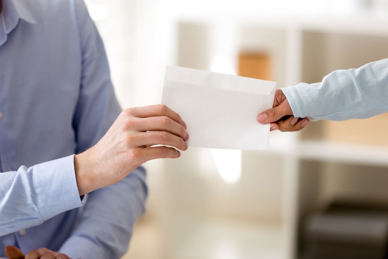 Remise d'une enveloppe pour une prestation compensatoire