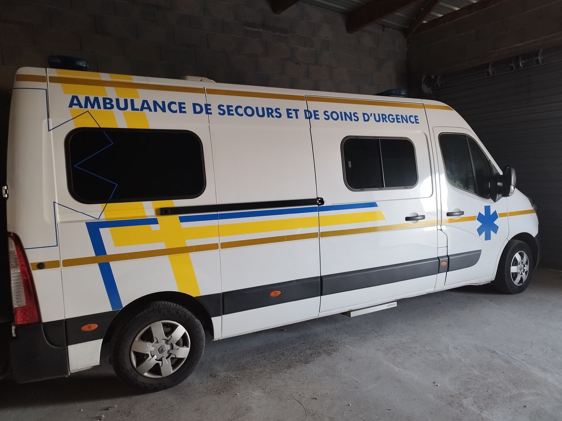 Ambulance pour le transport allongé