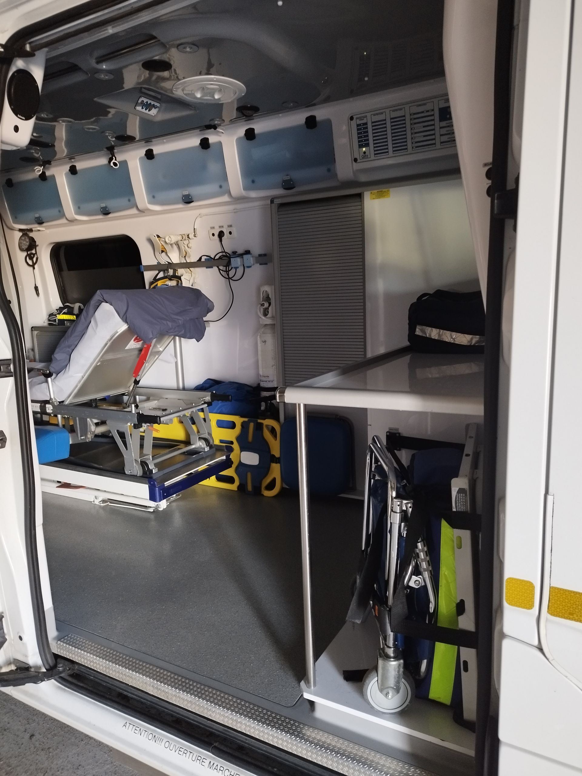 Brancard de l'ambulance