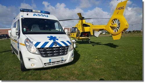 Ambulance avec un hélicoptère