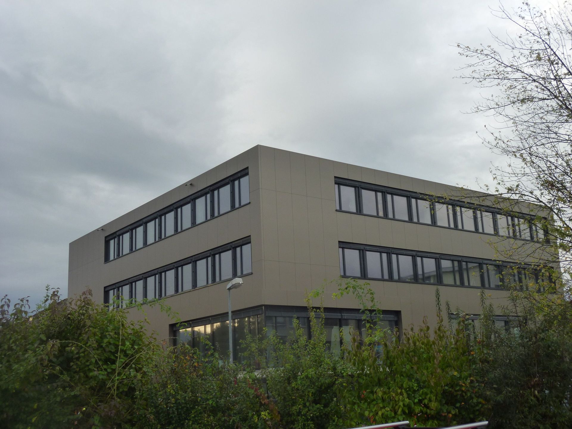 Geschäftshaus CUBE Rapperswil-Jona - K&K Fassaden AG