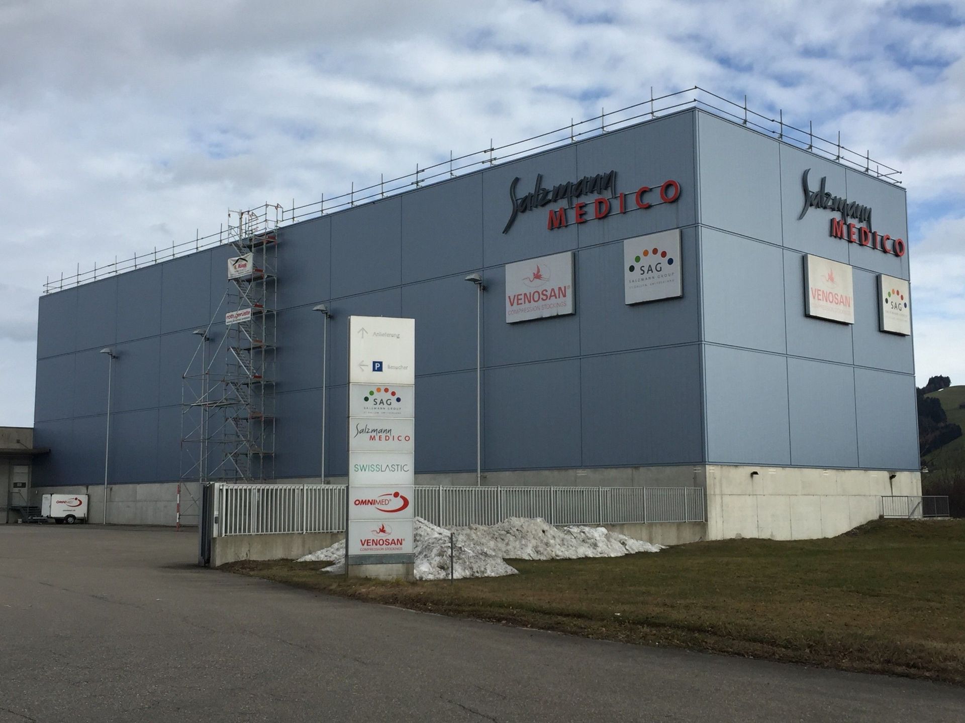 Neubau Logistikcenter Salzmann AG - K&K Fassaden AG