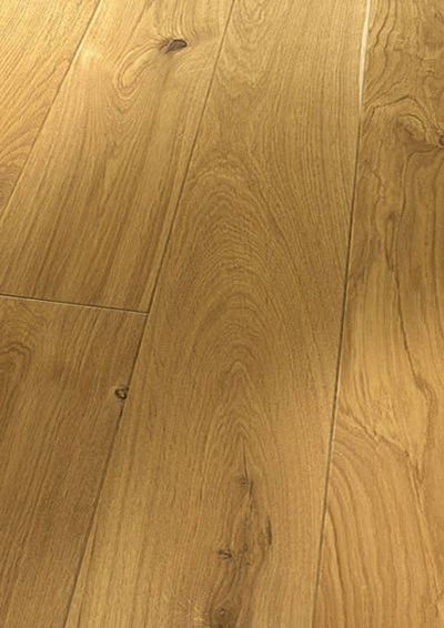 Eine Nahaufnahme eines Holzbodens in einem Raum.