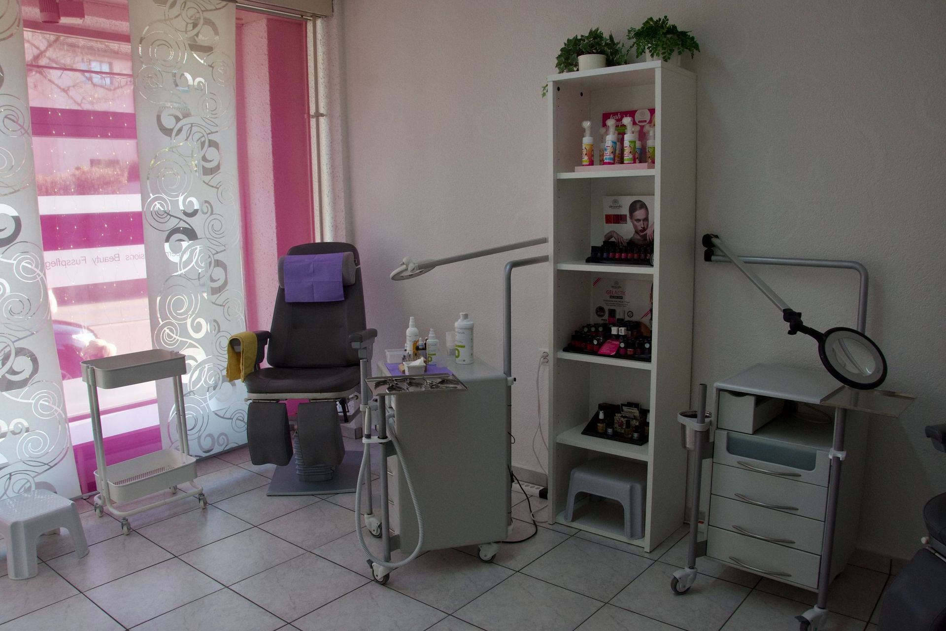 Kosmetikstudio - Angel Eyes / Pedesano - Wallisellen