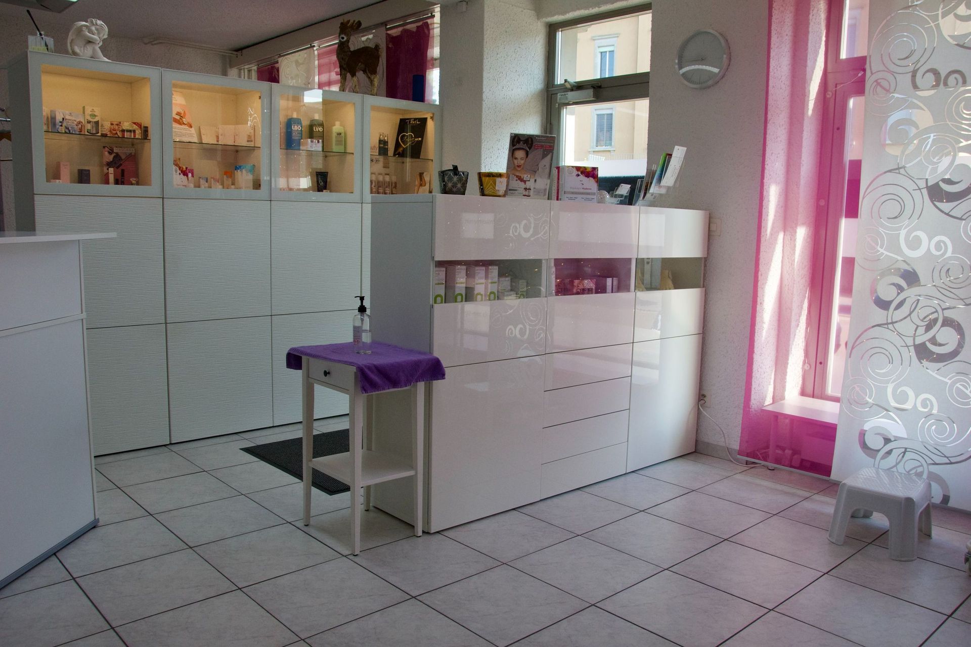 Kosmetikstudio - Angel Eyes / Pedesano - Wallisellen