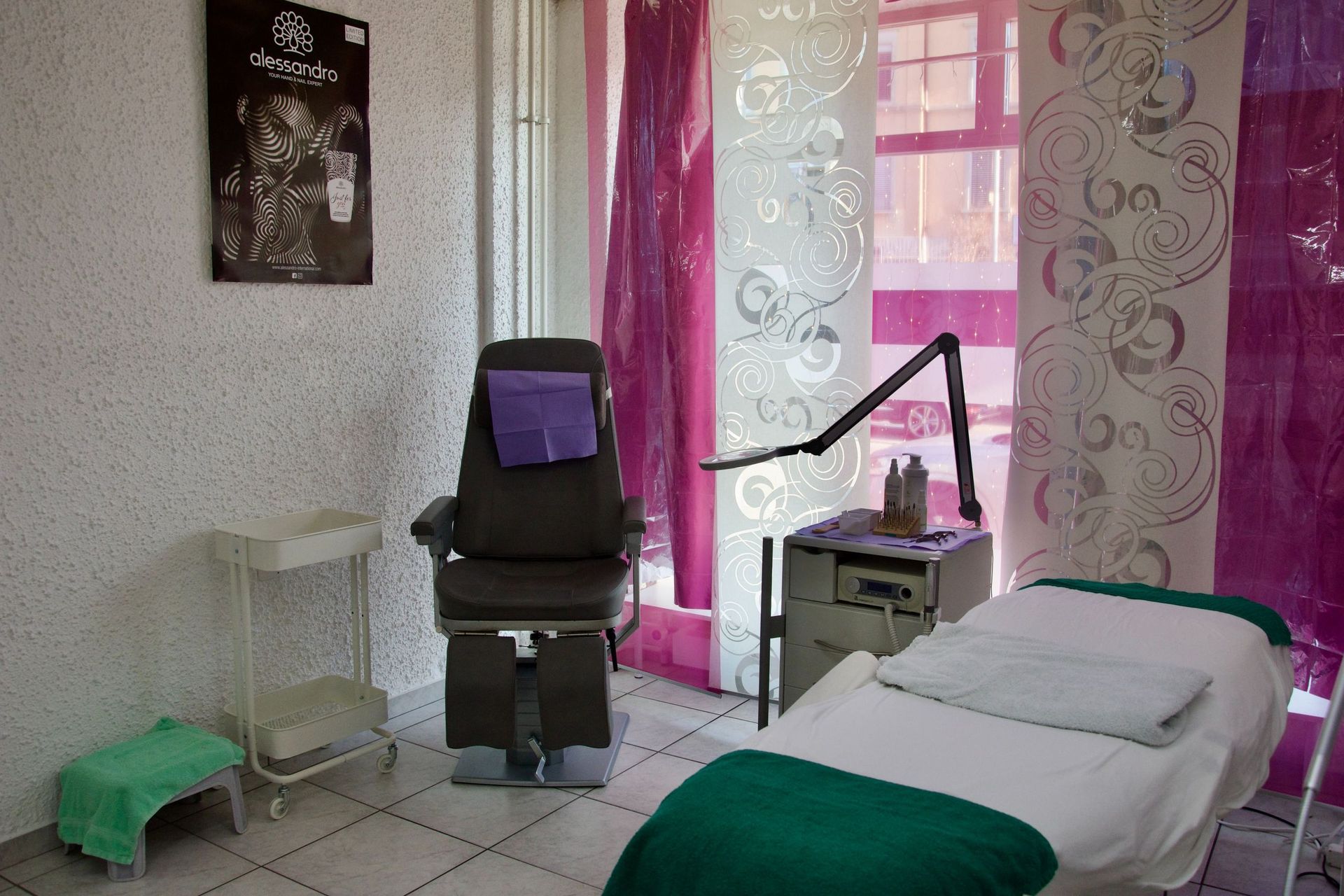 Kosmetikstudio - Angel Eyes / Pedesano - Wallisellen