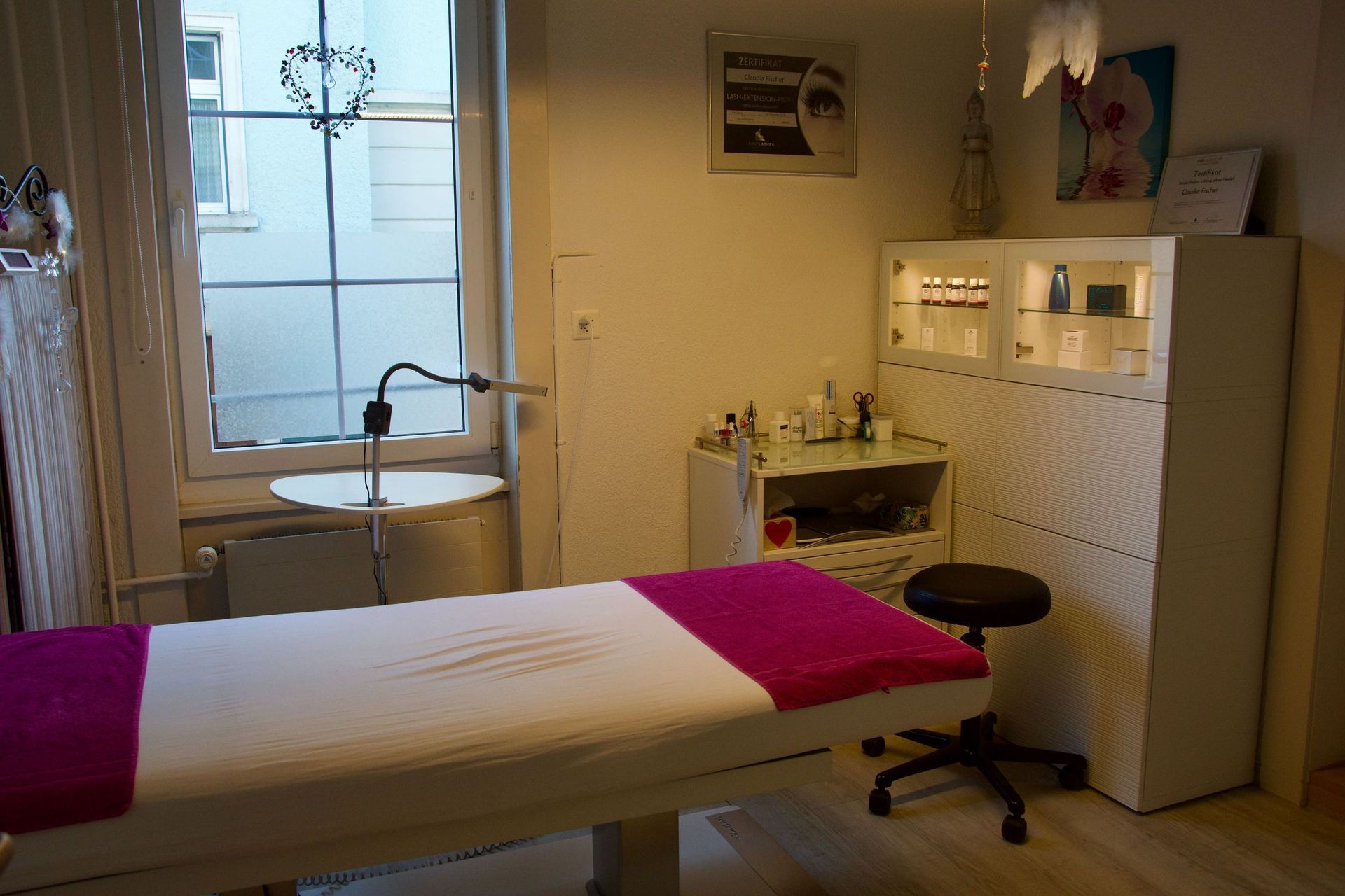 Kosmetikstudio - Angel Eyes / Pedesano - Wallisellen