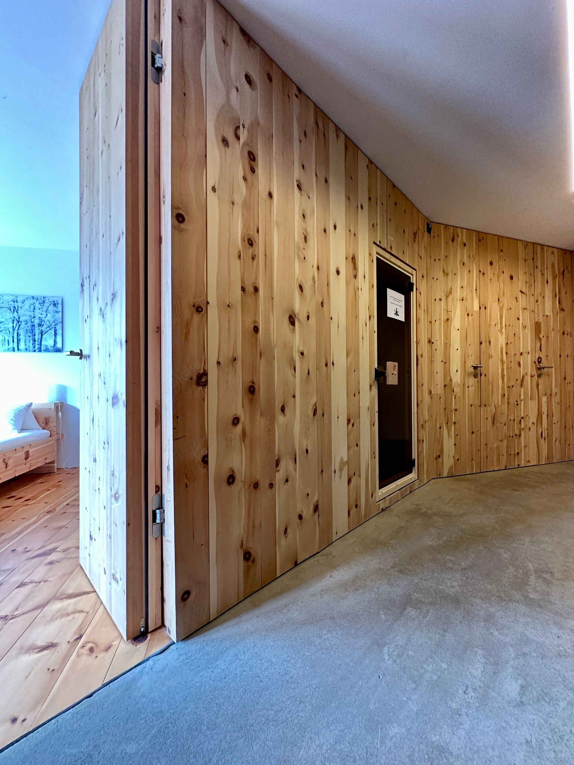 privater Saunazugang im Ferienhaus Buna Saira in Scuol direkt neben dem Masterschlafzimmer