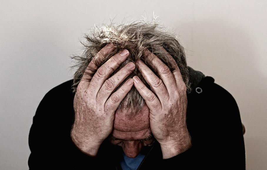 Homme en état de stresse intense