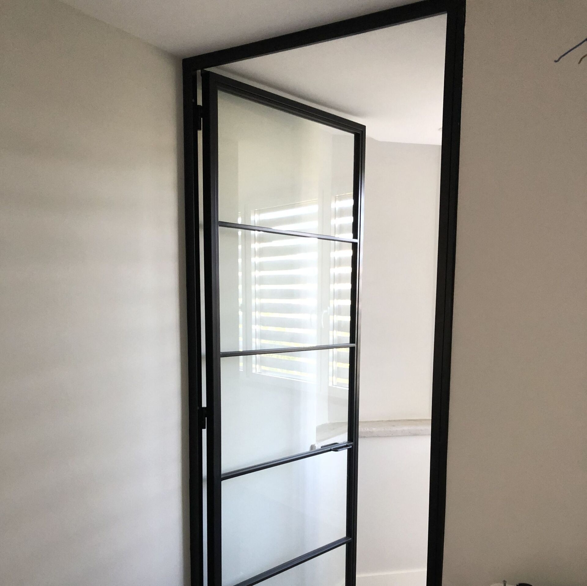 PUERTA DE HIERRO Y CRISTAL