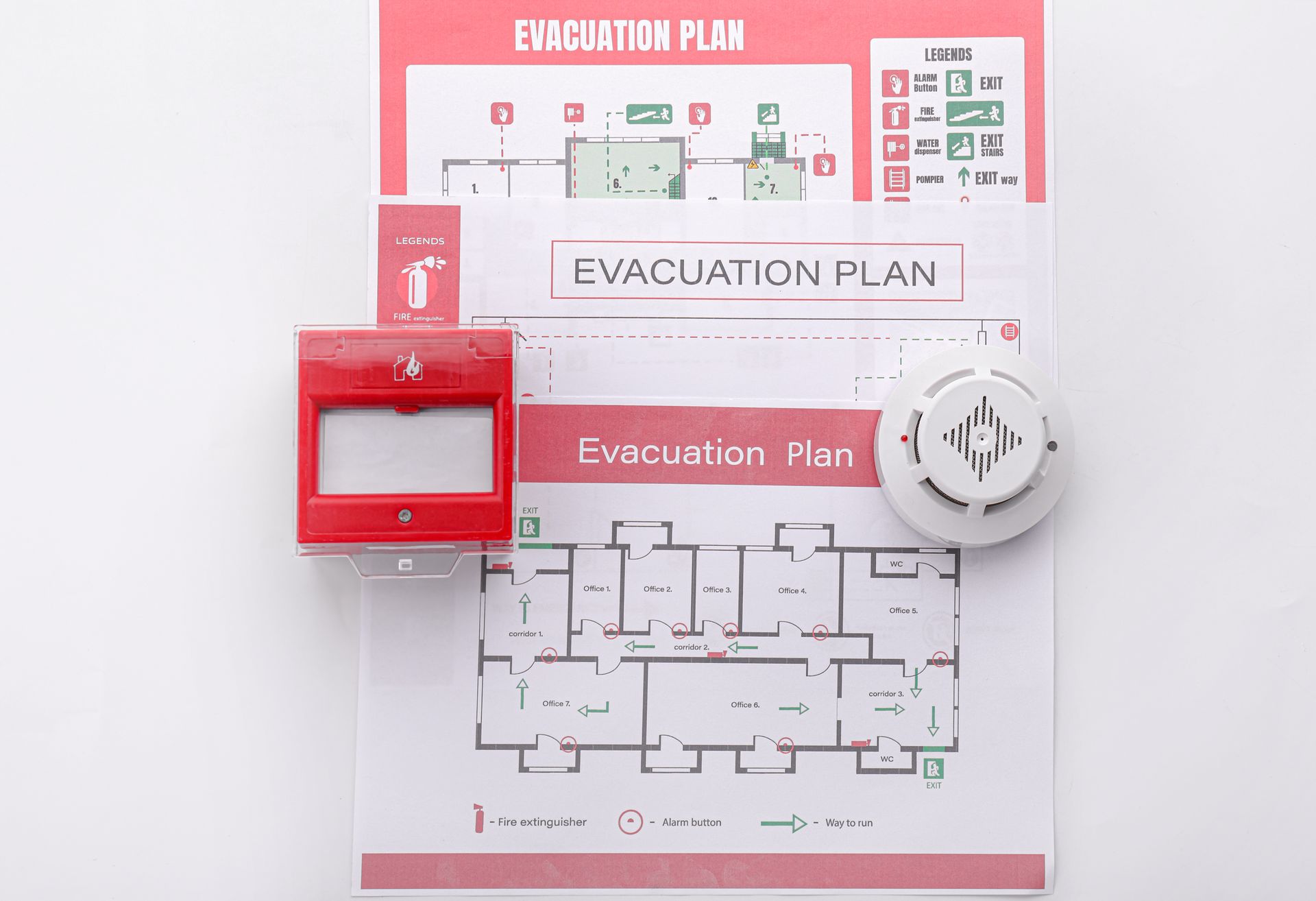 Equipement de sécurité incendie : plan d'évacuation, alarme incendie et détecteur de fumée.