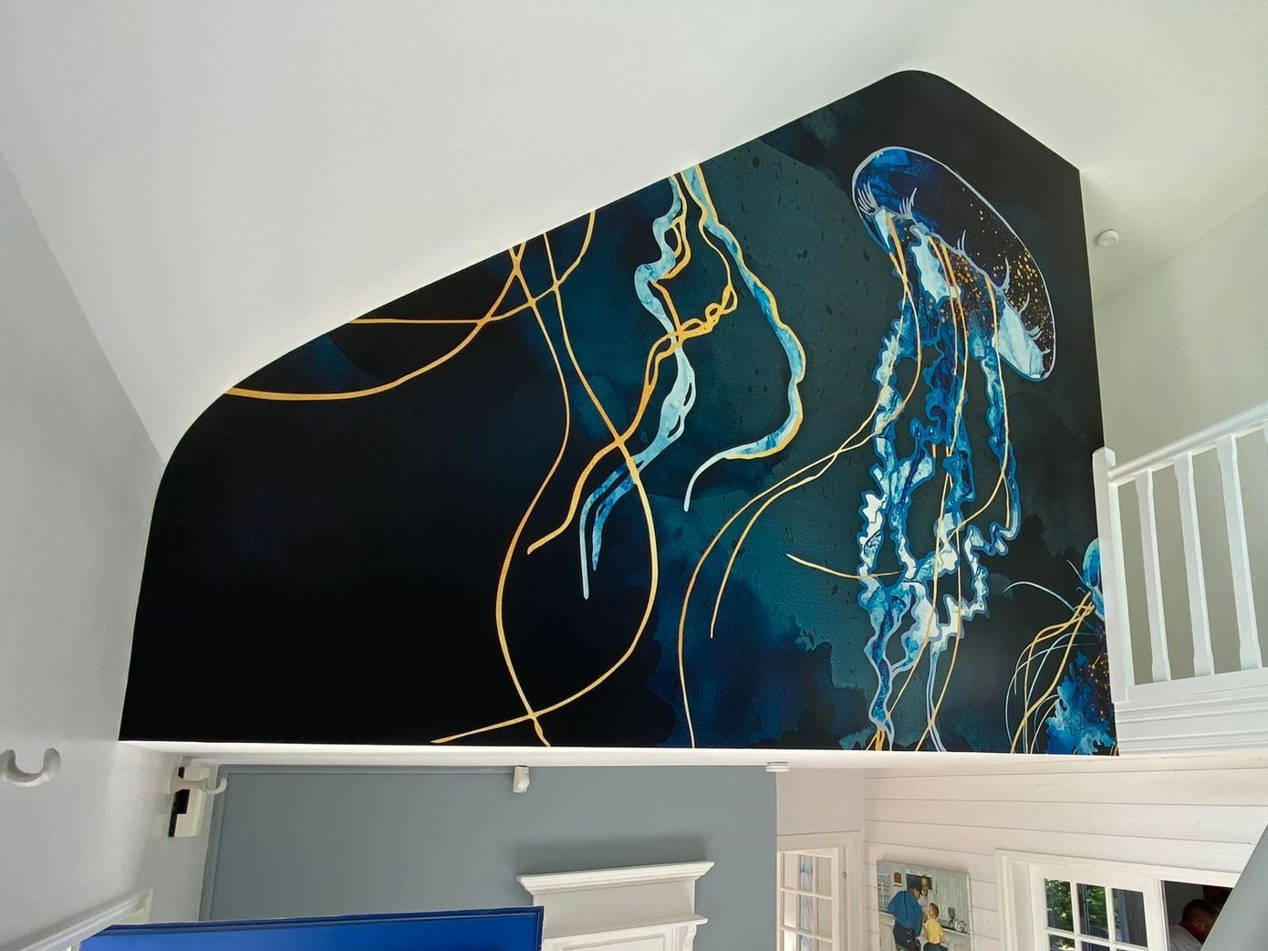 Un papier peint décoratif représentant une méduse