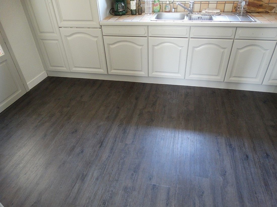 Un sol en PVC qui imite le parquet
