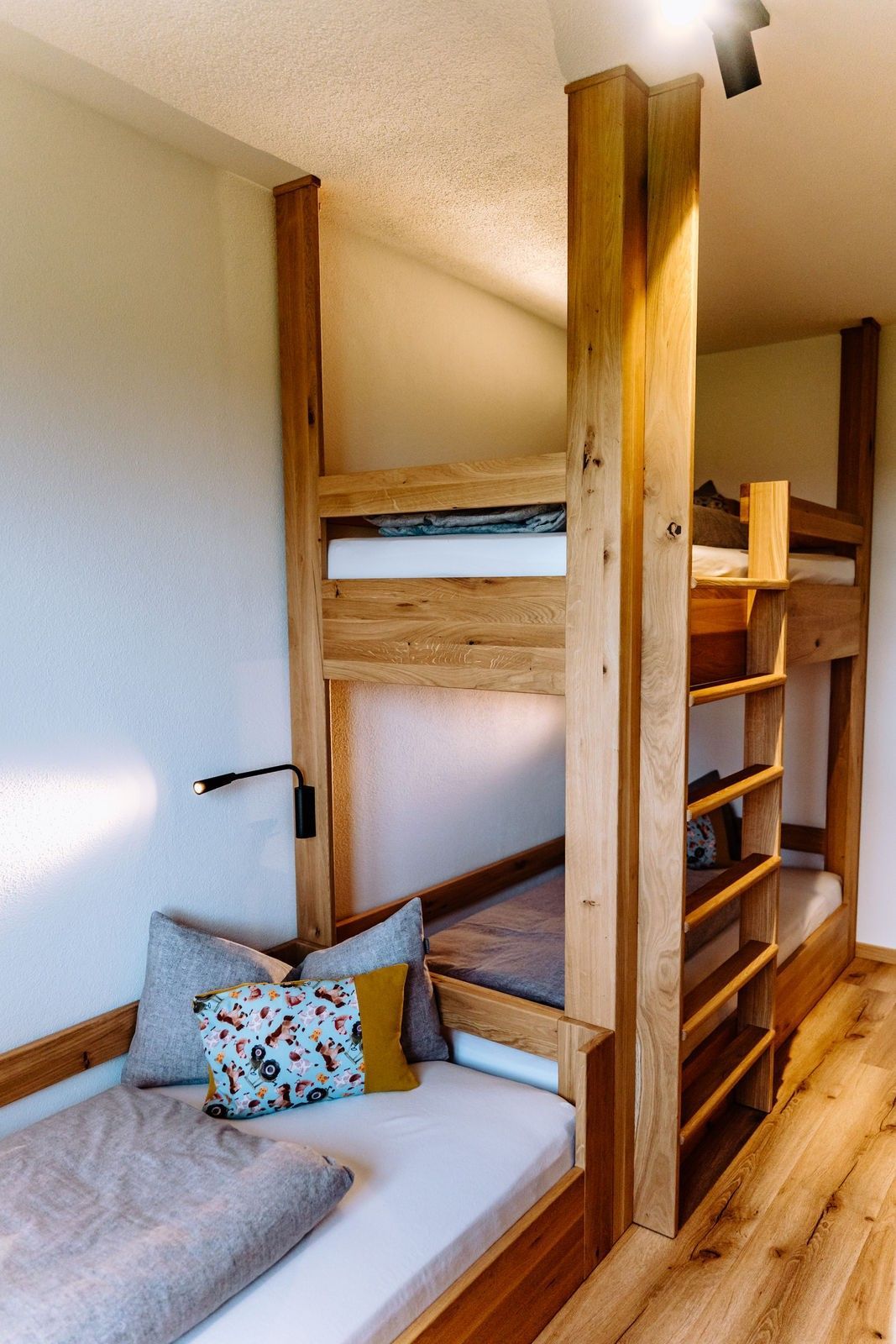 Doppelstockbett aus Holz