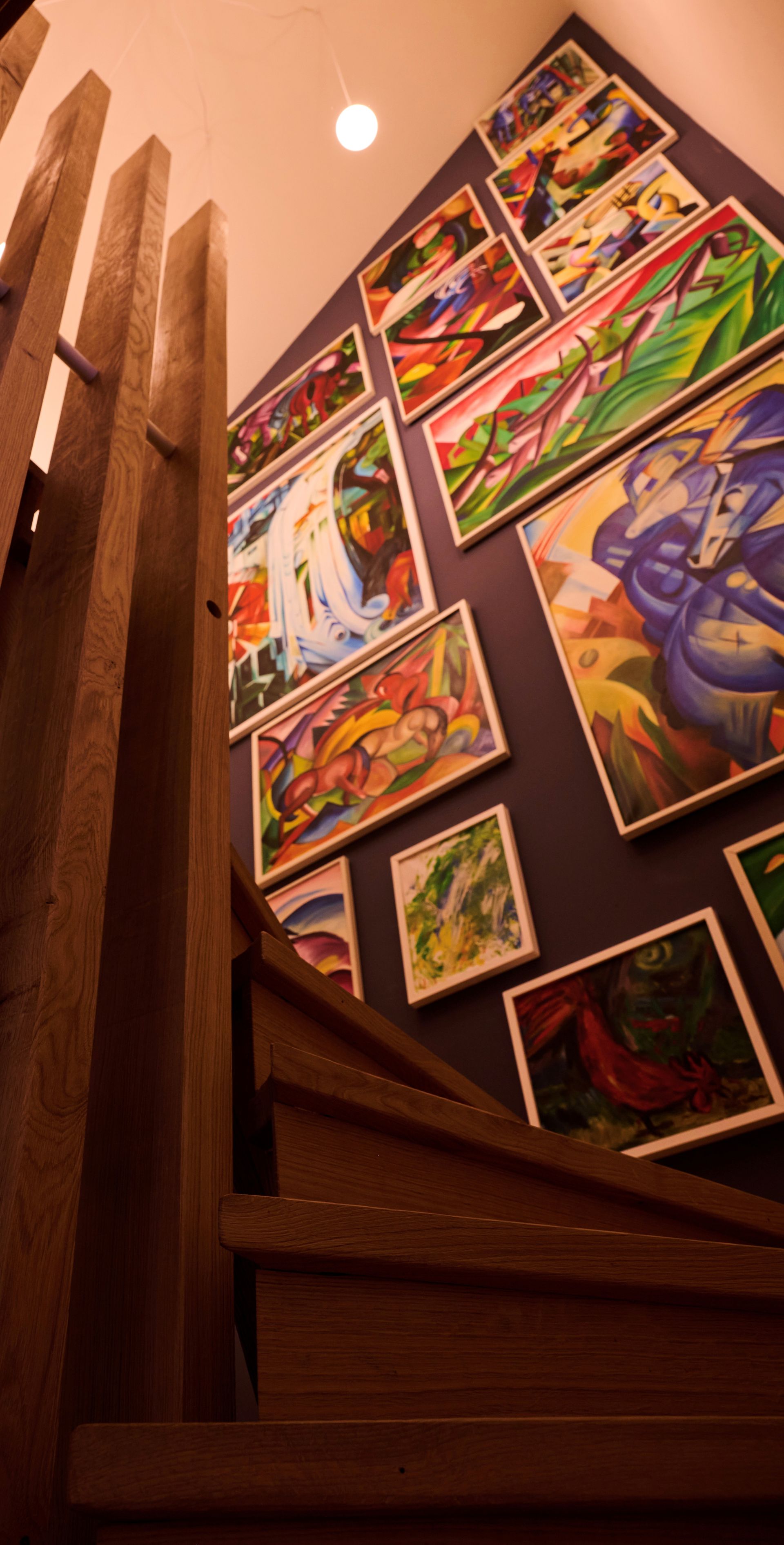 Detailaufnahme: Treppenstufen aus Holz