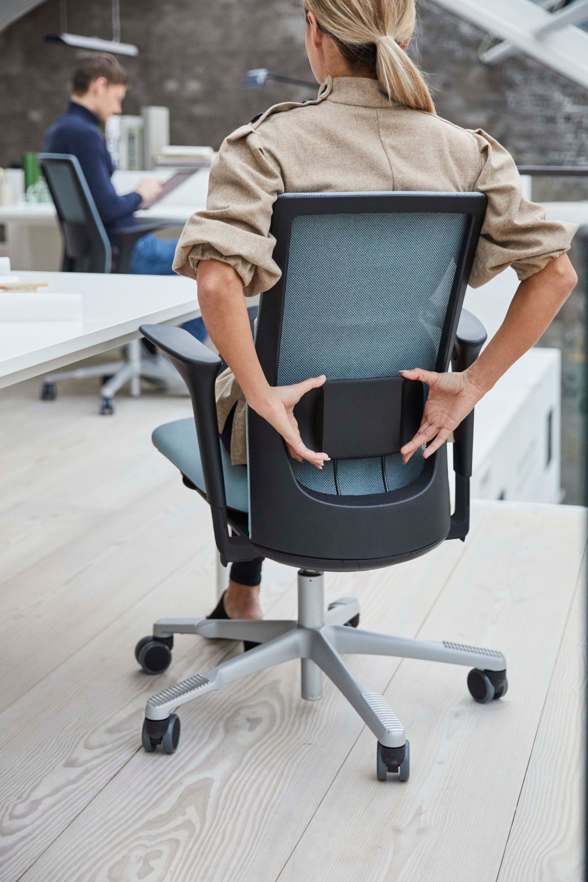 Ergonomischer Bürostuhl mit Netzrückenlehne für gesundes Sitzen am Arbeitsplatz