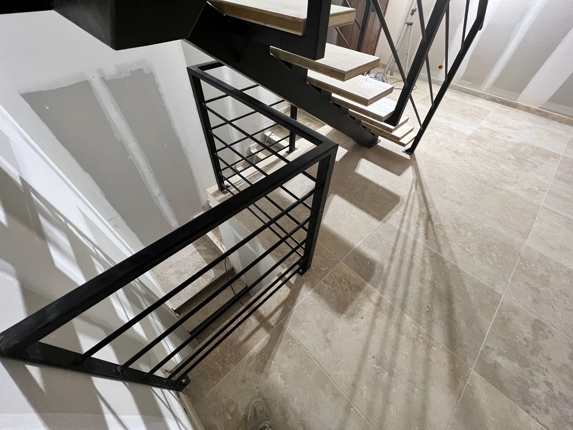 Escaliers en fer et en bois