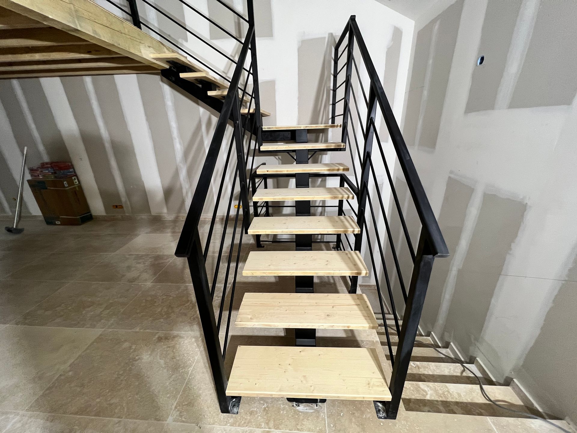 Escaliers ferronés et en bois